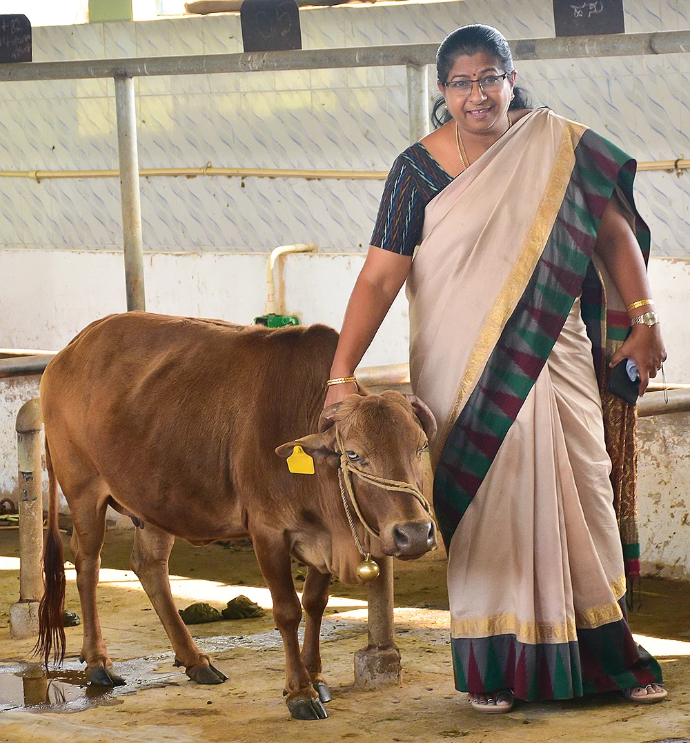 அடக்காமான மலநாடு கிட்டா மாட்டுடன் ஜெயஶ்ரீ