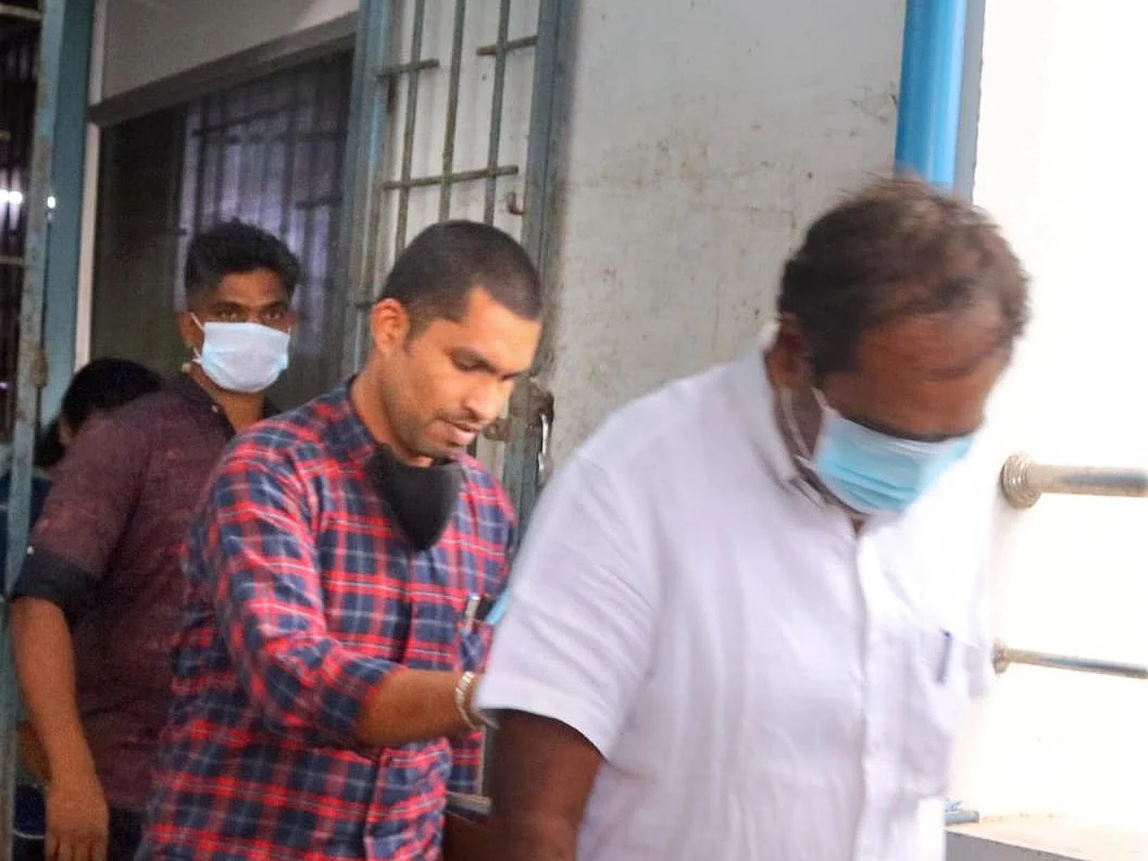 `அபராதம் வேண்டாம்னா, ரூ.10,000 எடு..!’ - மீன் வியாபாரியிடம் லஞ்சம் வாங்கிய உணவுப் பாதுகாப்பு அலுவலர்