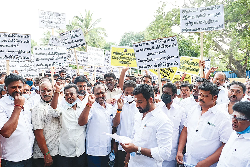 மாதம் ரூ.60 கோடி - ‘பொல்லாத அமைச்சர்’ - வெடிக்கும் பார் உரிமையாளர்கள்