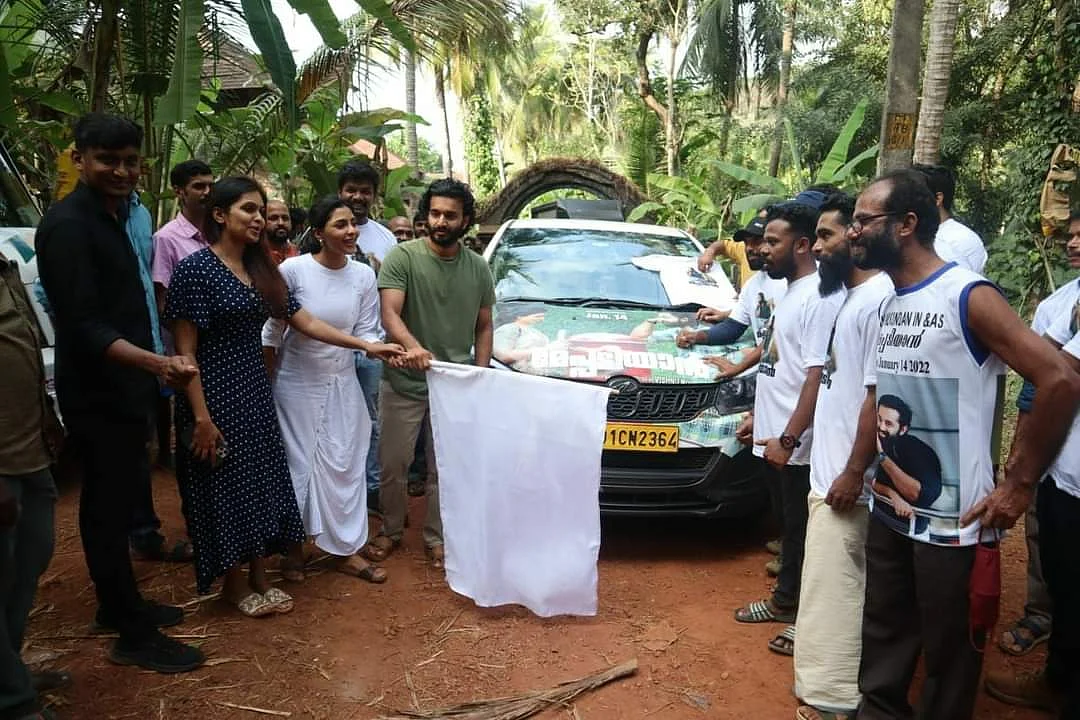 மேப்படியான் சினிமா ப்ரமோஷன் ரோட் ஷோ