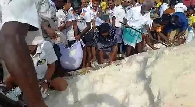 டன் கணக்கில் வடிக்கப்பட்ட சோறு