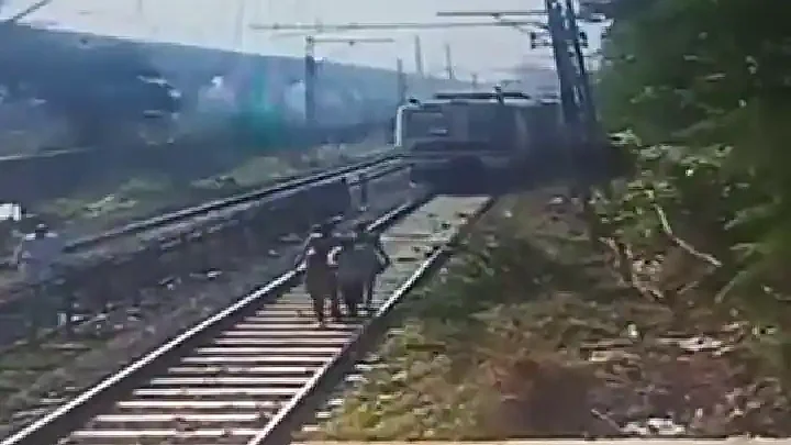 கண்காணிப்பு கேமராவில் பதிவான காட்சி
