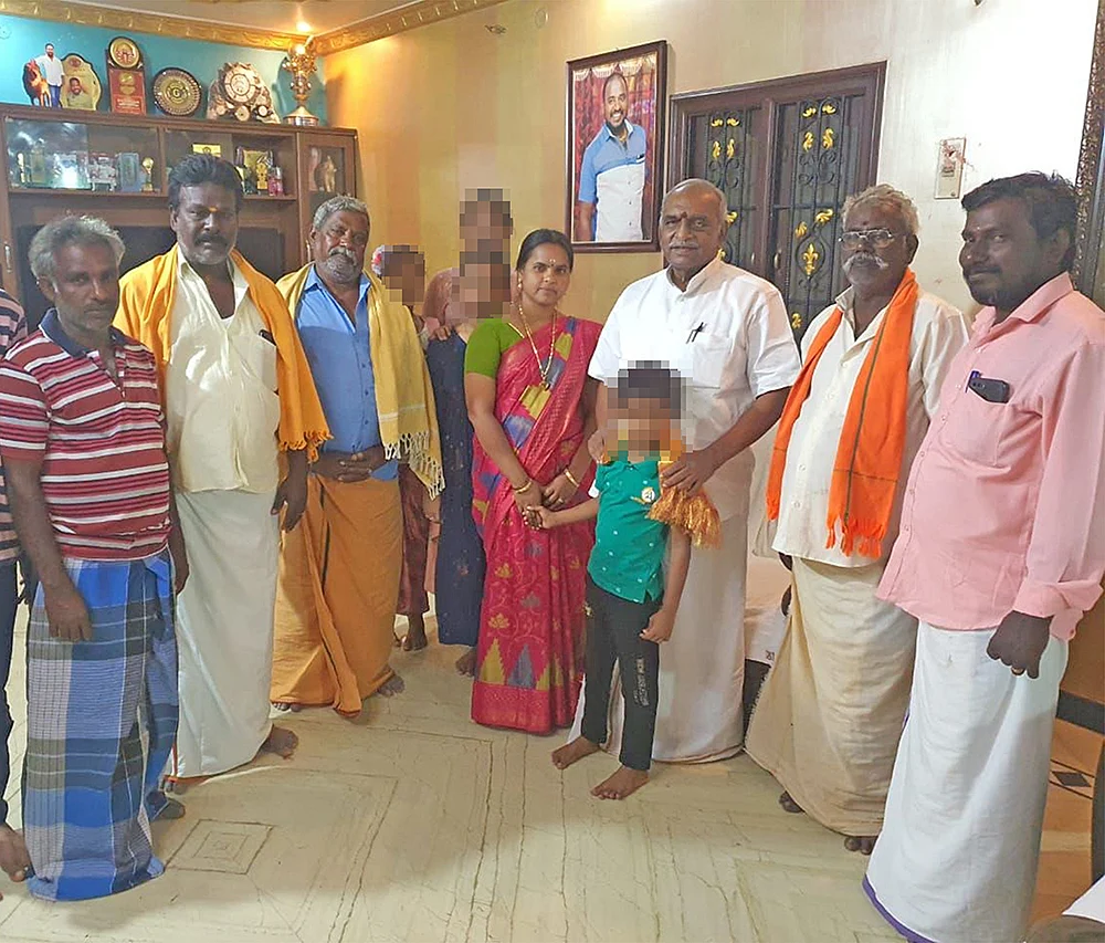 படப்பை குணா வீட்டில் பொன்னார்