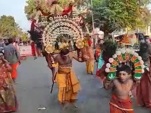 பழநி முருகன் கோயிலில் தைப்பூசம்... கிரிவலப்பாதையில் குவிந்த லட்சக்கணக்கான பக்தர்கள்!