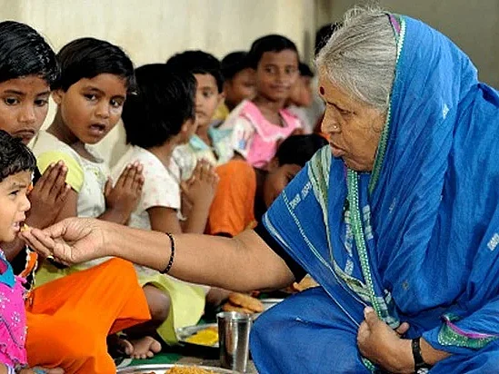 1000 பேரை தத்தெடுத்து அன்னையாக வாழ்ந்த சிந்துதாய் சப்கல் மரணித்தார்! அவரின் வாழ்க்கைக் கதை தெரியுமா?
