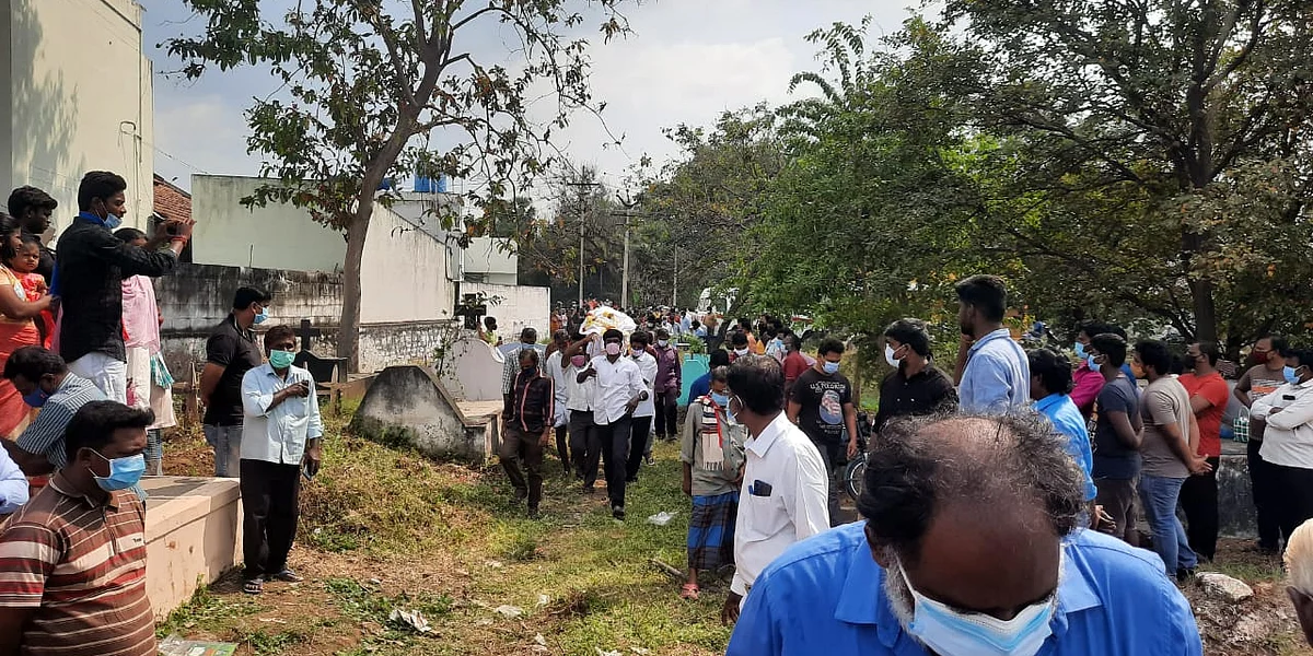 பிரபாகரன் உடல் அடக்கம் செய்தபோது
