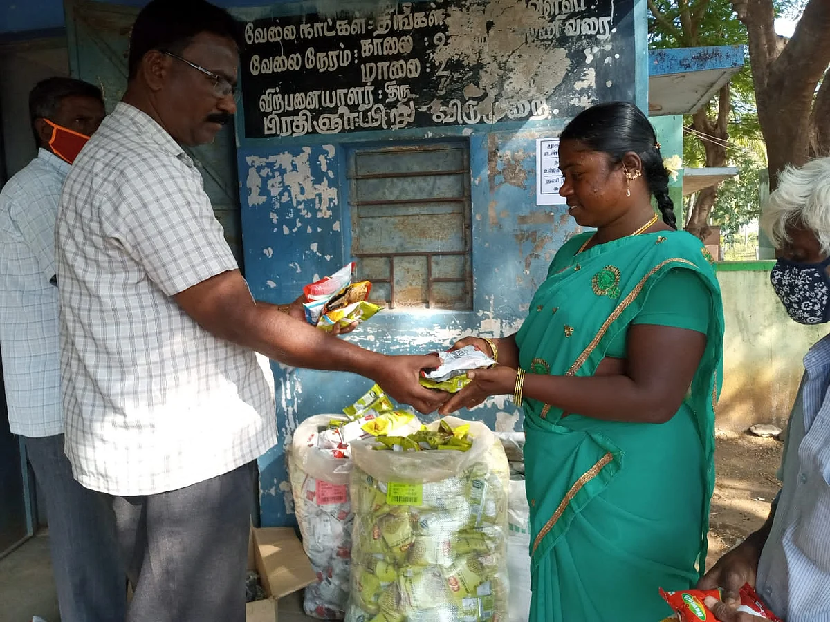 தரமற்ற பொங்கல் பொருள்கள்: சுட்டிக்காட்டிய விகடன்; மாற்றி வழங்கப்பட்ட பொருள்கள் - மக்கள் மகிழ்ச்சி!