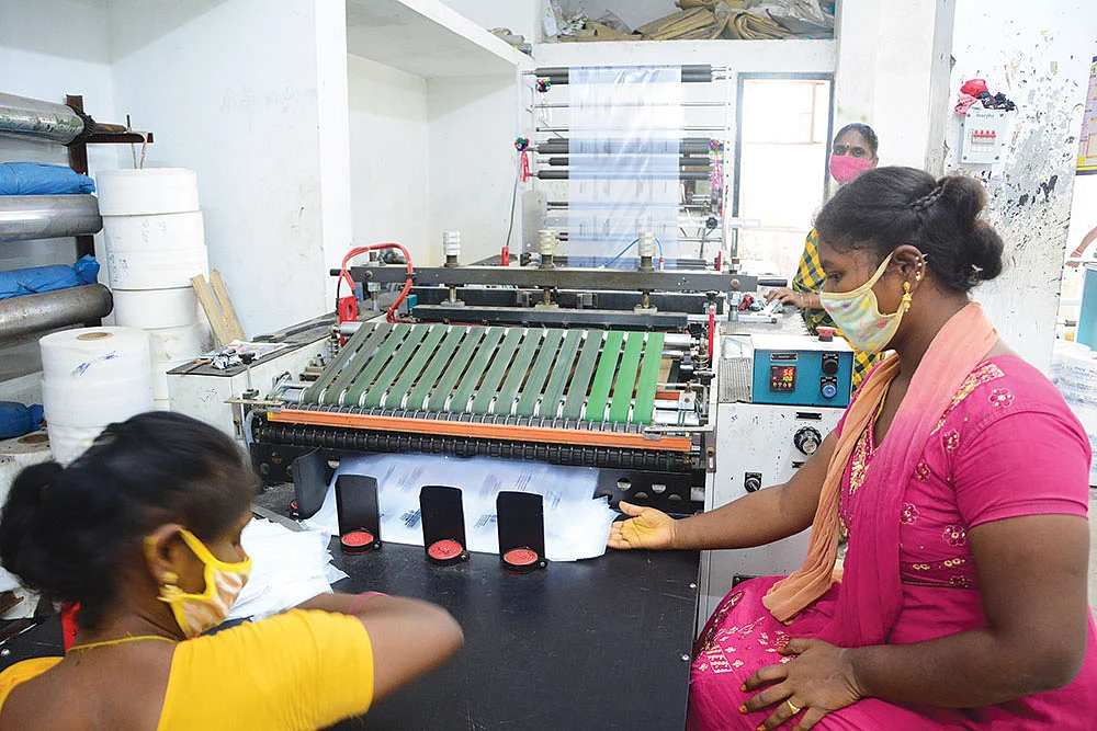 “வைராக்கியம் என்னை ஜெயிக்க வைத்தது!’’ மக்கும் பைகள் தயாரிக்கும் பன்னீர்செல்வம்!