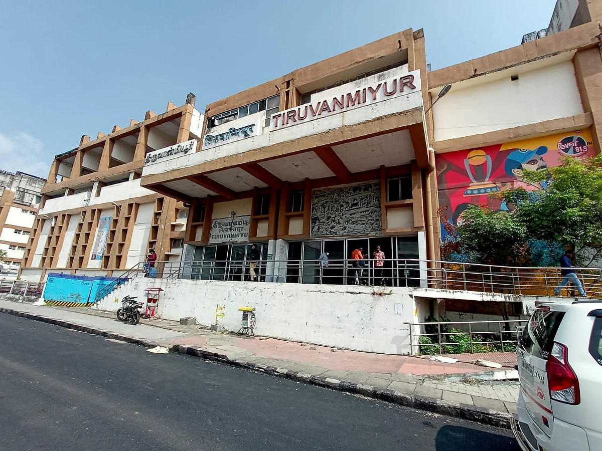 சென்னை: துப்பாக்கிகளைக் காட்டி மிரட்டல்... ரயில்வே ஊழியரைக் கட்டிப்போட்டு ரூ.1.32 லட்சம் கொள்ளை!