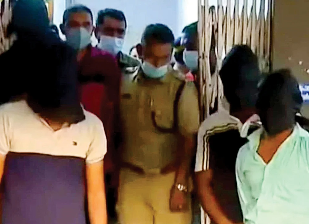 கேரளாவை அதிரவைத்த ‘வொய்ஃப் ஸ்வாப்பிங்’!