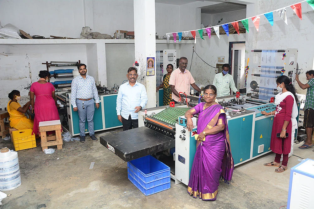 “வைராக்கியம் என்னை ஜெயிக்க வைத்தது!’’ மக்கும் பைகள் தயாரிக்கும் பன்னீர்செல்வம்!