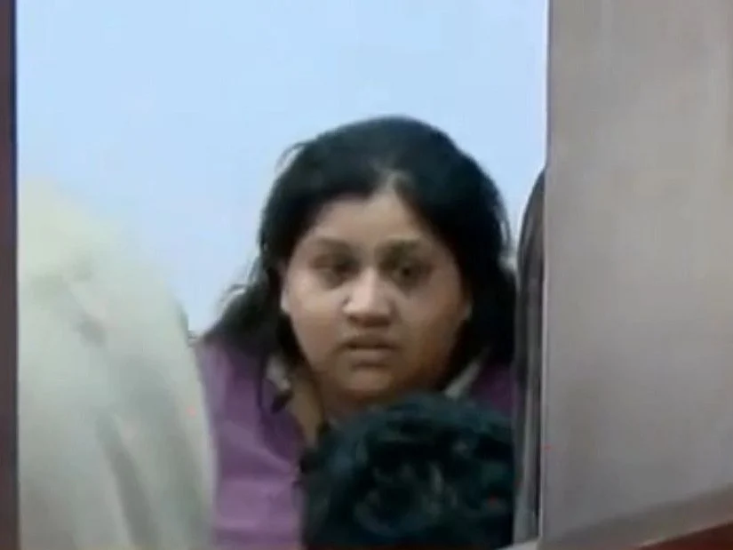 திருமணம் தாண்டிய உறவு... `இது நம்ம குழந்தை'-காதலனின் திருமணத்தை நிறுத்த திருடிய குழந்தையுடன் செல்ஃபி