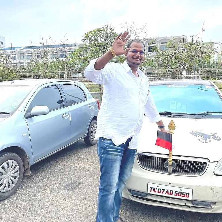 கைது செய்யப்பட்ட ராஜேஷ்