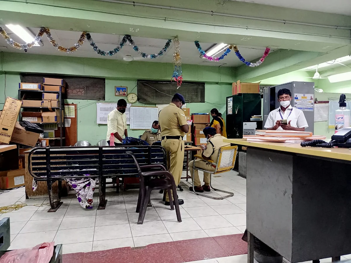 ரயில் நிலைய கொள்ளி