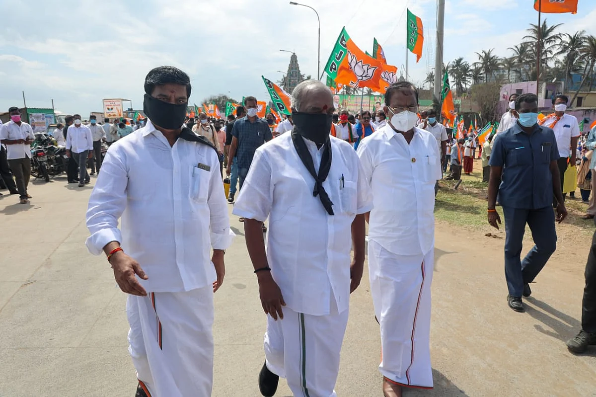 கரு.நாகராஜன், பொன்.ராதாகிருஷ்ணன்