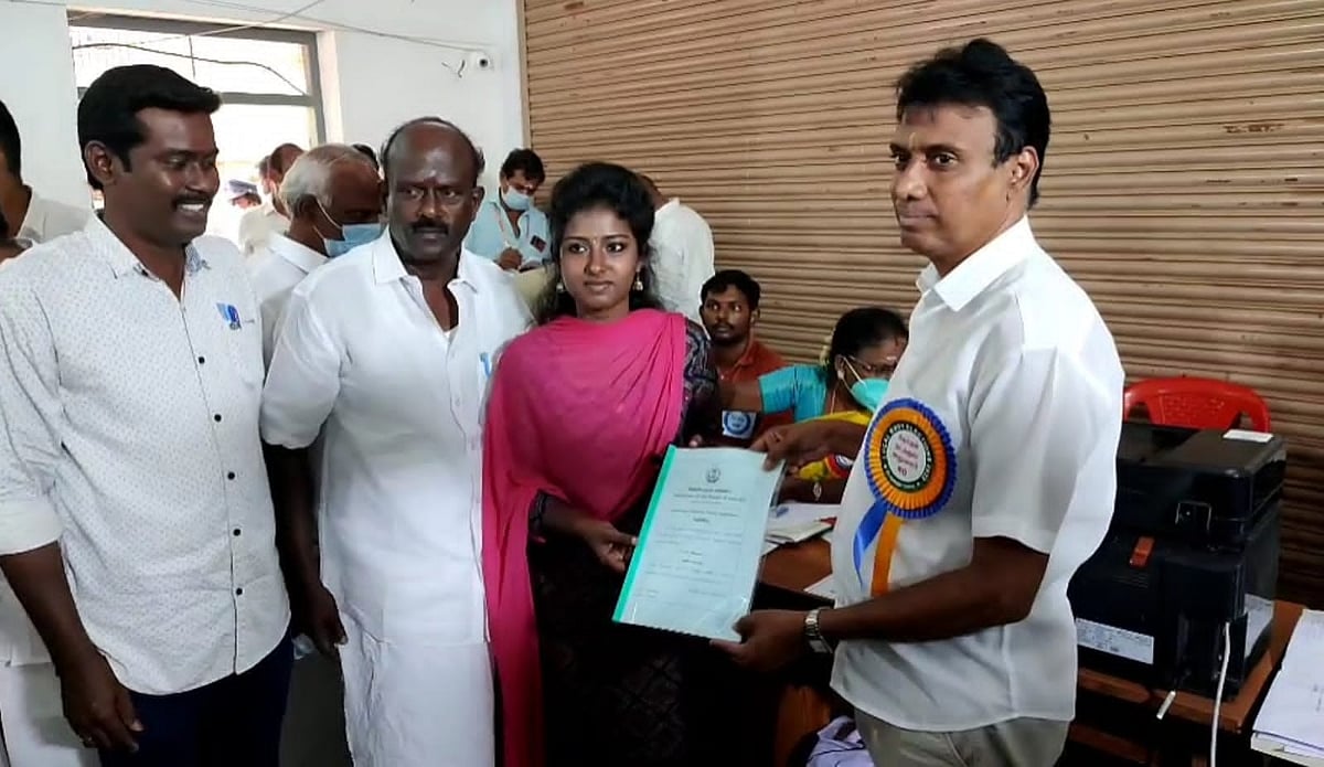 `படிக்கிற பிள்ளைக்கு பாலிடிக்ஸ் தேவையான்னு கேட்டாங்க!' - எதிர்த்தவர்களை டெபாசிட் இழக்கச்செய்த மாணவி