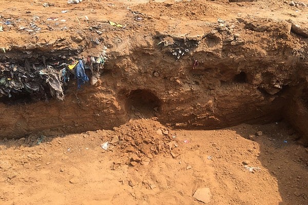 தென்காசி: முதுமக்கள் தாழிகளை உடைத்து தங்கப் புதையல் தேடும் கும்பல்? - நடவடிக்கை எடுக்கப்படுமா?!