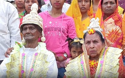 'இன்னும் 100 வருஷம் மாப்பிள்ளையும் பெண்ணும் தான்...' வைரலாகும் திருமணத்தின் கதை இதுதான்!