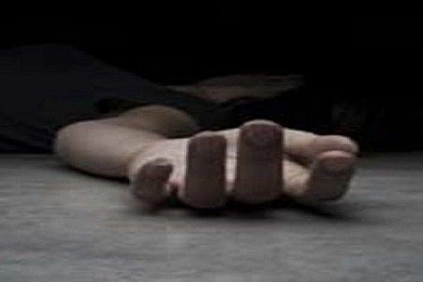 தென்காசி: பள்ளியின் இரண்டாவது மாடியிலிருந்து குதித்து தற்கொலைக்கு முயன்ற மாணவி - போலீஸ் விசாரணை!