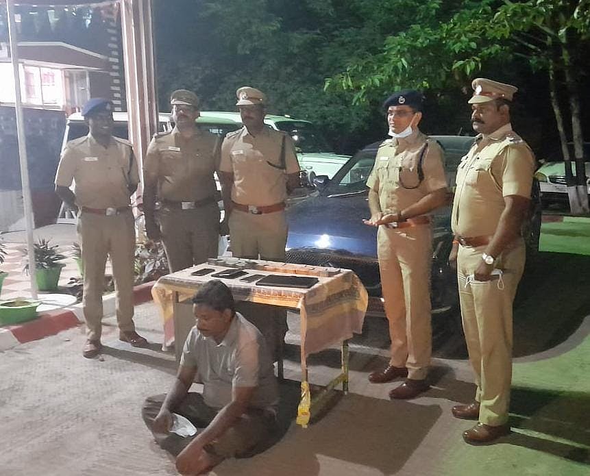 விழுப்புரம்: ஆன்லைனில் லாட்டரி விற்பனை; சிக்கிய `தேடப்படும்’ நபர்! -பணம், செல்போன், கார் பறிமுதல்