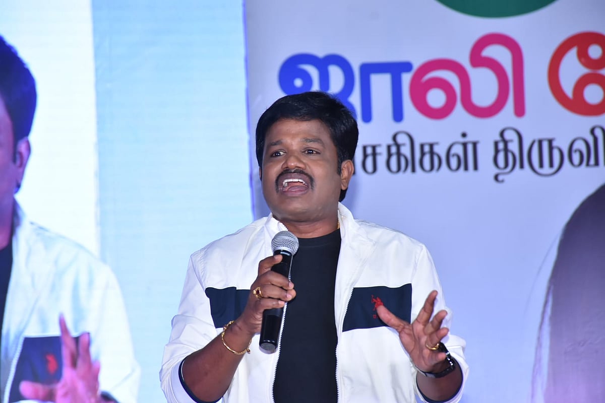 சிரிக்க வைத்த மதுரை முத்து; பரிசுகளை அள்ளிய வாசகிகள்; மதுரை `அவள் ஜாலி டே' கொண்டாட்டம்!