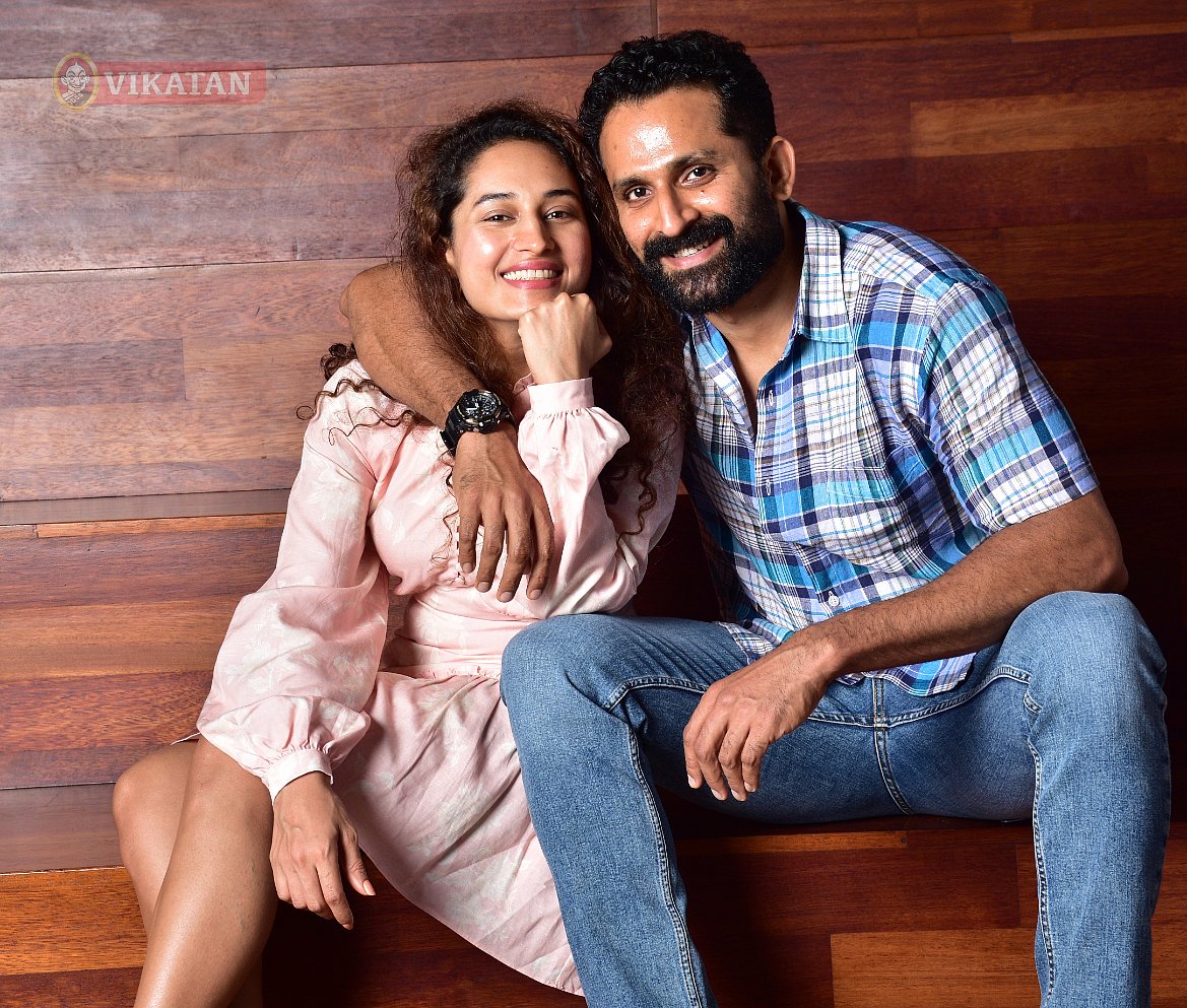 `சார்பட்டா வேம்புலி' ஜான் - மனைவி பூஜா; லேட்டஸ்ட் போட்டோஷூட் ஸ்டில்ஸ்!