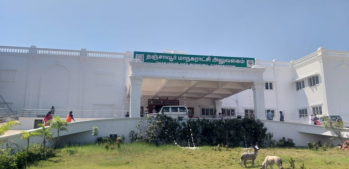 தஞ்சாவூர் மாநகராட்சி: அதிமுக வேட்பாளரிடம் விலை போனாரா திமுக வேட்பாளர்?! - பரபரப்பை கிளப்பிய வீடியோ