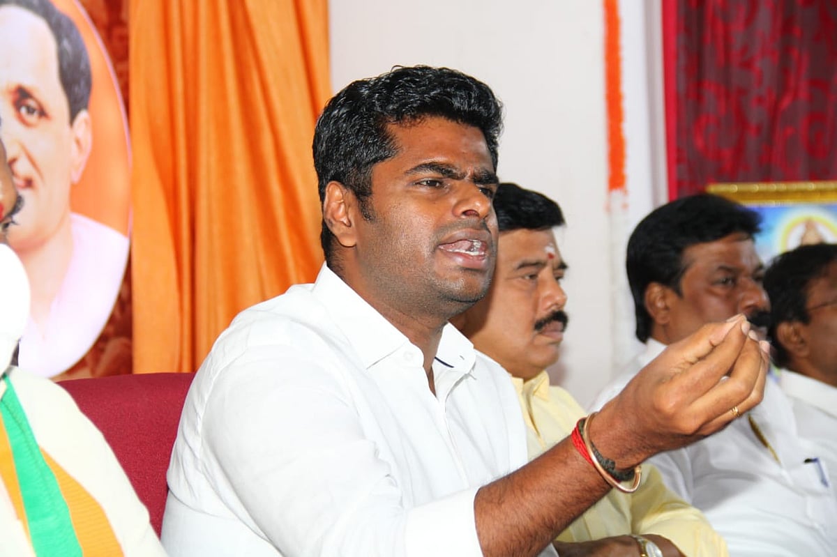 ``தமிழக அரசு என்னைச் சட்டவிரோதமாகக் கண்காணித்து, என் போனை ஒட்டுக் கேட்கிறது!