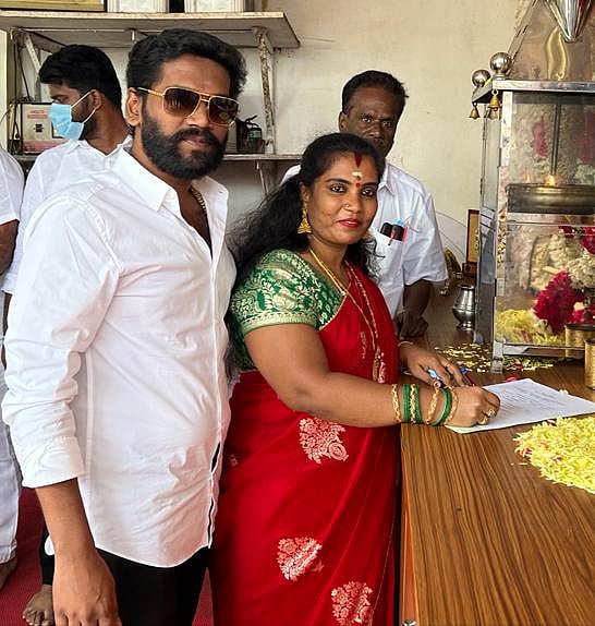 `வீட்டுல பாசம்; தேர்தல்ல எதிரும் புதிரா இருந்தோம்!' - கவுன்சிலர்களாகும் சென்னை அக்கா-தம்பி