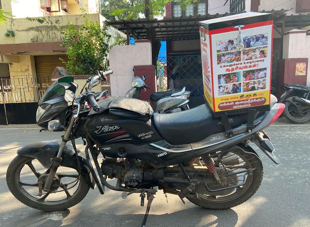 திருவொற்றியூர்: `மக்கள் குறைதீர் வாகனம்' - நூதன முறையில் பிரசாரம் மேற்கொள்ளும் வேட்பாளர்!