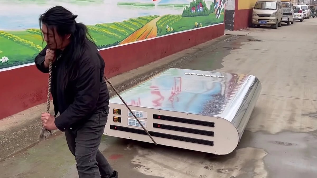 எலக்ட்ரிக் காரின் பேட்டரி மூலம் 27,000,000 mAh கொண்ட பவர் பேங்க் உருவாக்கிய சீன யூடியூபர்!