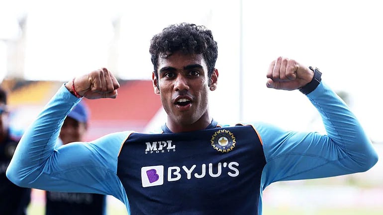 Rajvardhan Hangargekar: வயது முறைகேட்டில் சிக்கியுள்ள சி.எஸ்.கே வீரர்; என்ன செய்யப்போகிறது பிசிசிஐ? 