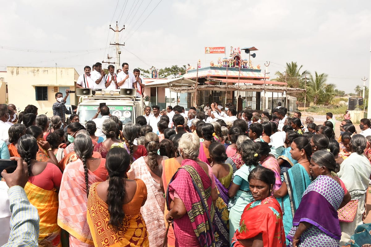 `11.05 க்கு மணல் அள்ளலாம்ங்கிற பேச்சு, எங்க போச்சு?' -செந்தில் பாலாஜியை விளாசிய எம்.ஆர்.விஜயபாஸ்கர்