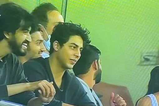 ஆர்யன் கான்: KKR அணி நிர்வாகம்; படத்தயாரிப்பு மகனைத் தயார்செய்யும் அப்பா ஷாருக் கான்!