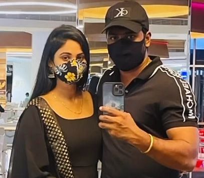 `இதயத்தைத் திருடாதே’ நவீனும், நியூஸ் ரீடர் கண்மணியும் காதலர்களா? வைரலாகும் புகைப்படங்கள்!