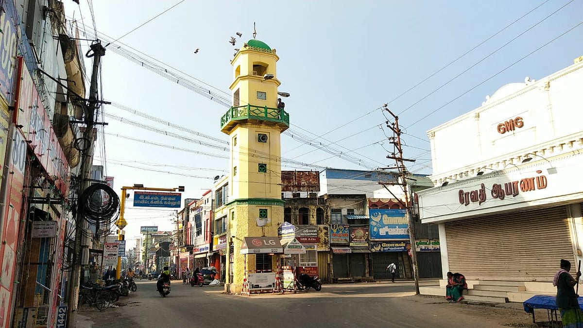 மயிலாடுதுறை: அங்கியேலர் காலத்து மணிக்கூண்டு - 6 ஆண்டுகளுக்குப் பிறகு இயங்கியதால் மக்கள் மகிழ்ச்சி!