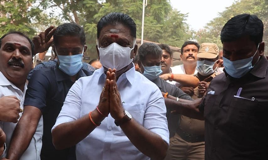 ``டிசம்பர் 5-ம் தேதி ஜெயலலிதா  இறப்பதற்கு முன் நேரில் பார்த்தோம்!” - ஆணையத்தில் ஓ.பன்னீர் செல்வம்