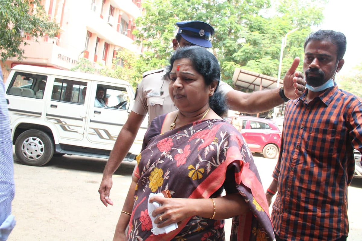 ``சசிகலா மட்டுமே உடன் இருந்து பார்த்துக்கொண்டார்!” - ஆறுமுகசாமி விசாரணை ஆணையத்தில் இளவரசி