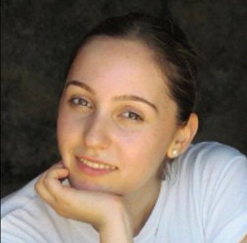 உக்ரைன்: தாய்க்கு மருந்து வாங்கச் சென்ற இளம்பெண்; சரமாரியாகச் சுட்டுக்கொன்ற ரஷ்யப் படைகள்!