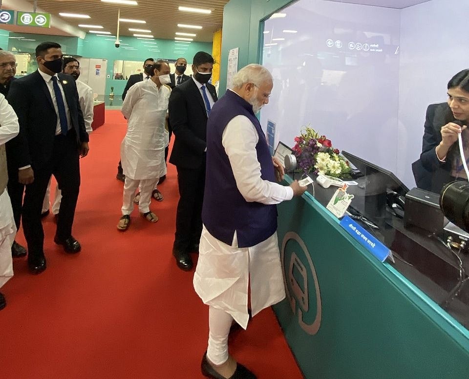 புனே மெட்ரோ: தொடங்கி வைத்து டிக்கெட் எடுத்து பயணித்த பிரதமர்! -தேர்தலுக்காக முன்கூட்டியே திறப்பு?!