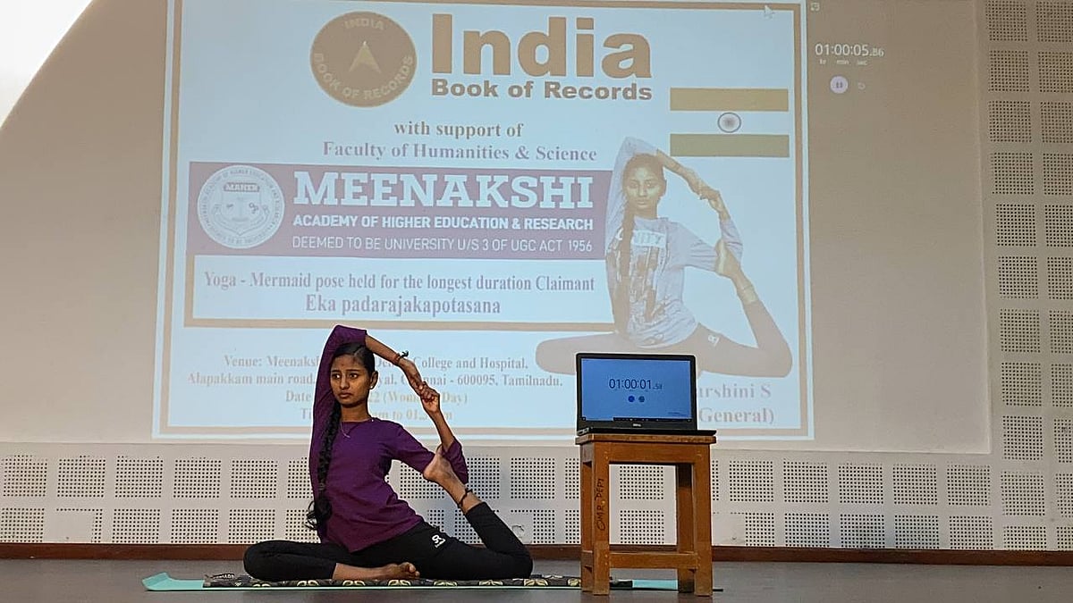 ஏக பாத ராஜகபோதாசனம்: India Book of Record-ல் மீனாட்சி கல்லூரி மாணவி பிரியதர்ஷினி!