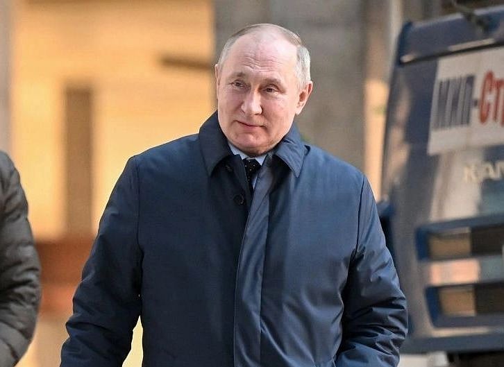 700 கார்கள், 58 விமானங்கள், 6 மாடி சொகுசுப் படகு... வியக்க வைக்கும் புதினின் சொத்து மதிப்பு!