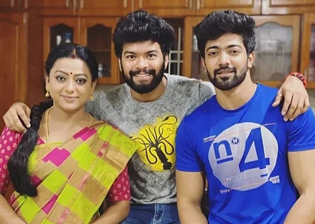 ரெடியா இருங்க மதுரை, கோவை லேடிஸ்... `பாக்கியலட்சுமி' சீரியல் டீம் ஆன் தி வே!