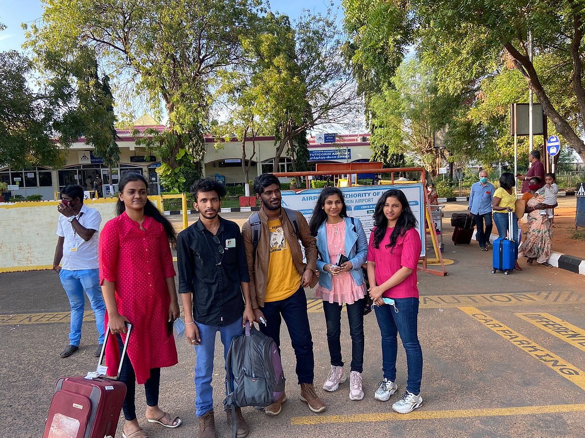 உக்ரைன்: ``மைனஸ் 7 டிகிரி குளிர்; அகதிகள் முகாமில் 3 நாள்கள்!” - நாடு திரும்பிய தமிழக மாணவர்கள்