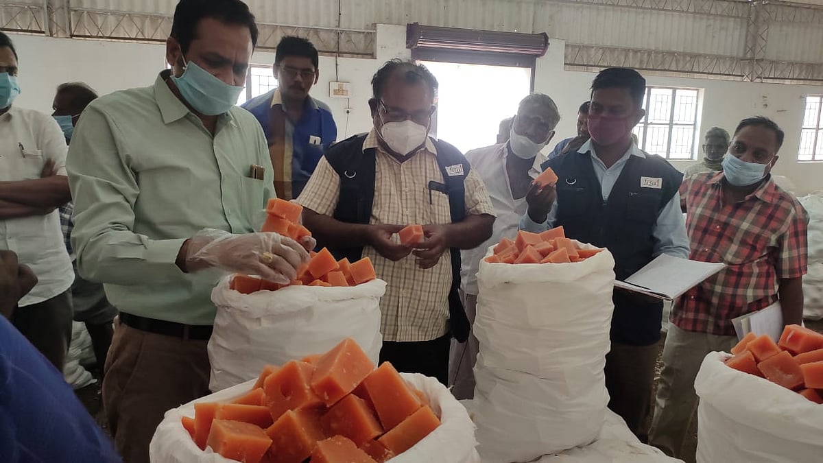 அஸ்கா சர்க்கரை, செயற்கை வண்ணங்கள் கலப்பு; 50,640 கிலோ வெல்லம் பறிமுதல்! - அதிரடி காட்டிய அதிகாரிகள்