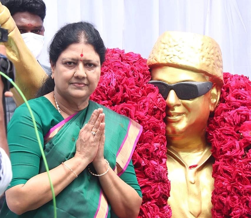 `இனி பூ பாதை இல்லை,  சிங்கப்பாதை'.. ஓ.ராஜாவுக்கு ஆதரவாக போஸ்டர்! -பரபரப்பை பற்றவைக்கும் சசிகலா பயணம்