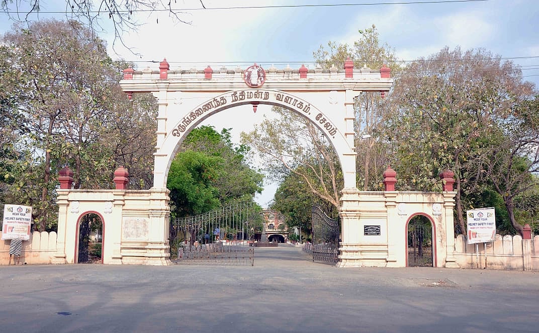 ``எதுக்கு சார் டிரான்ஸ்ஃபர் போட்டீங்க!’’ -சேலத்தில் நீதிபதியை கத்தியால் குத்திய அலுவலக உதவியாளர்