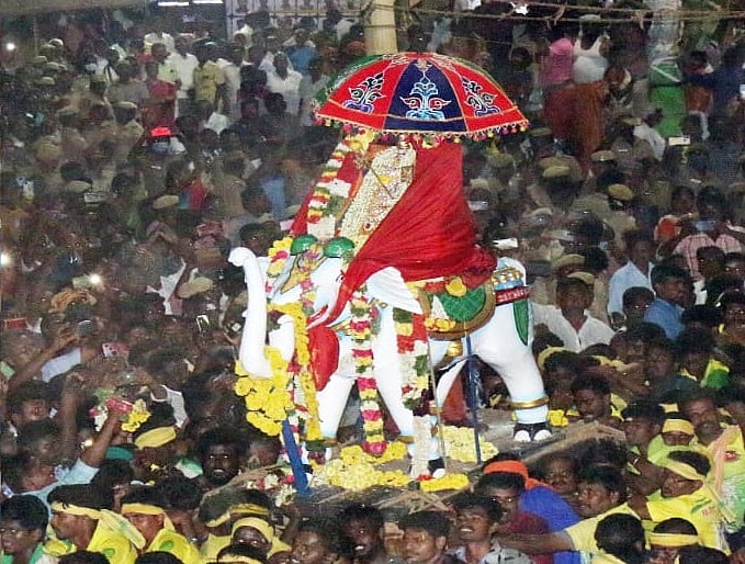 வீரப்பூர்: கன்னிமாரம்மன் திருத்தேரோட்டம்; லட்சக்கணக்கில் கூடிய பக்தர்கள்!