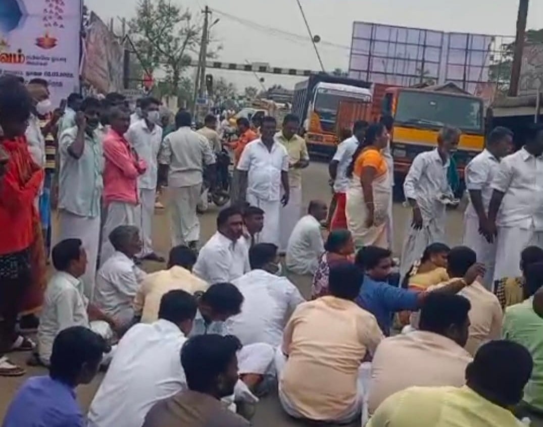 நீடாமங்கலம் மறைமுக தேர்தல் சர்ச்சை: திமுக-வினரின் நூதன குறியீடு? -வழக்கு தொடுக்கிறதா அதிமுக?!