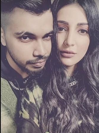 `யாரிந்த சாந்தனு ஹஸரிகா?' 
தன் காதலன் குறித்து ஸ்ருதிஹாசன் சொன்ன ஆச்சர்யத் தகவல்!